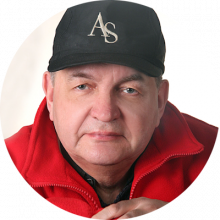 Александр Саханов